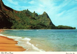 CONTINENTAL SIZE POSTCARD BALI HI ON KAUAI LONG SAND BEACH HAWAII 1970s