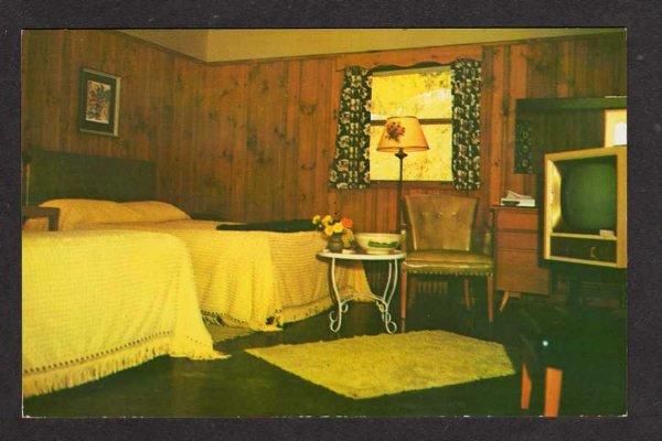 NY Holiday Motel Court WILMINGTON NEW YORK Postcard PC