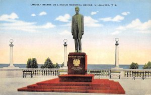 Lincoln Staute Loncoln Memorial Bridge Milwaukee WI 