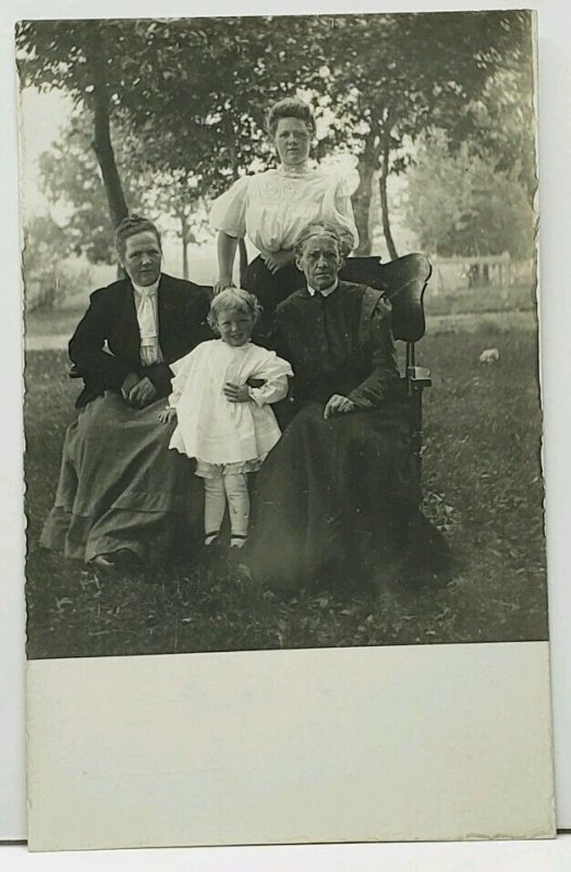 RPPC Victorian Women With Sweet Child Enjoying the Outdoors c1908 Postcard H13