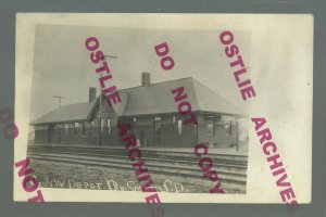 De Smet SOUTH DAKOTA RPPC c1910 DEPOT Train Station C&NW RR nr Lake Preston