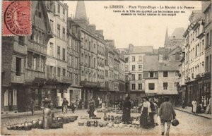 CPA LISIEUX Place Victor-Hugo - Le Marche a la Poterie (1227393)