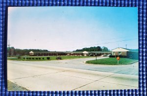 Clay's Motel near Bainbridge Naval Training Station Aberdeen Maryland Postcard