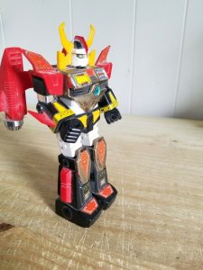 VINTAGE ROBOTECH,TRANSFORMER OR GUNDAM.UNKNOWN TOY.