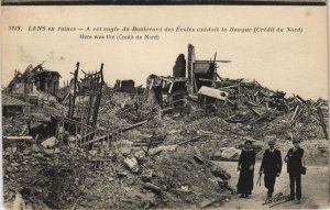 CPA LENS en ruines-A cet angle du Boulevard des Écoles existait la Banqu (44120)