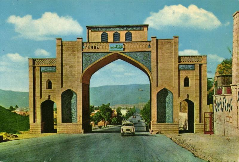 iran, SHIRAZ, Porte de Qura'n, Car (1970s)