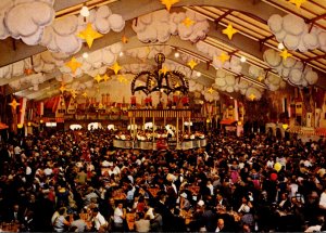 Germany Muenchen Oktoberfest Wies'n Rummel & Seligkeit im Bierzelt