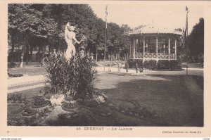 EPERNAY, France, 10-20s; Le Jardin