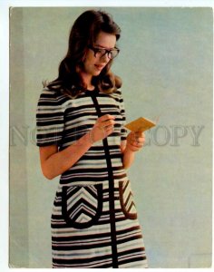 488651 Advertising FASHION 1977 Knitting pattern Girl DRESS Poster Old postcard