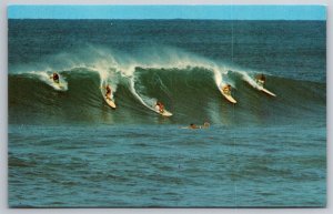 Surfing In Honolulu Hawaii Postcard S12