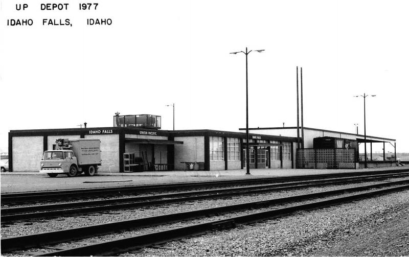 Idaho Falls Idaho 1977 Union Pacific train depot real photo pc (Y6255) 