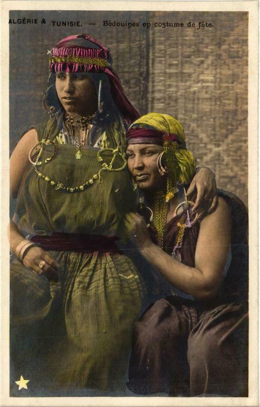 CPA Algerie & Tunisie Bedouines en costume de fete Algerie (735626)