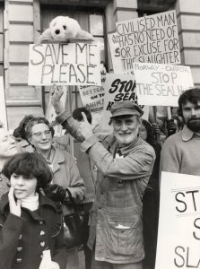 Spike Milligan Seal Slaughter 1977 London Protest Petitions Press Photo