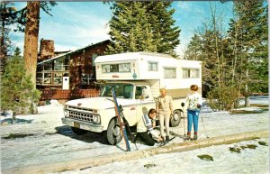 Advertising HONORBUILT TRAILER MANUFACTURING Truck Camper~Skiers c1950s Postcard