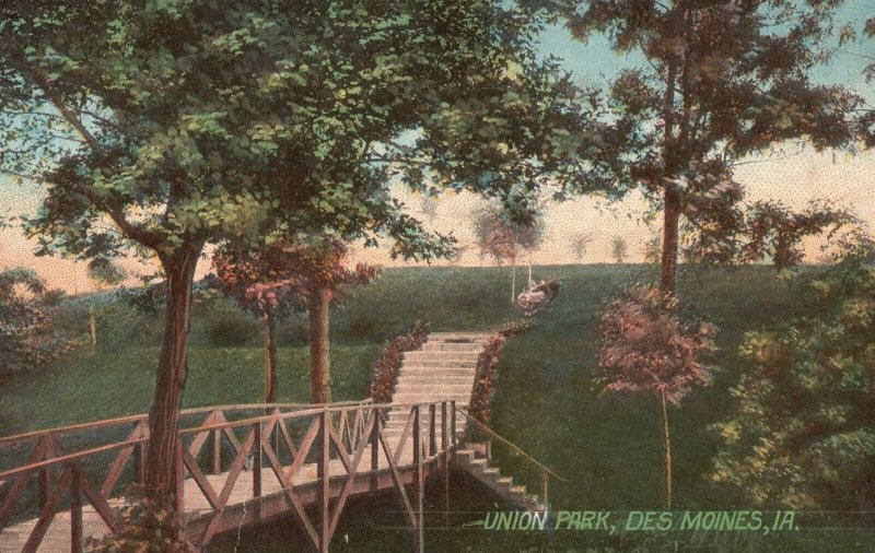 Vintage Postcard 1910's Bridge Union Park Des Moines Iowa IA Trees Green Field