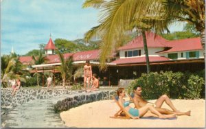 Postcard Hawaii Kailua - Kona Inn -  couple on beach