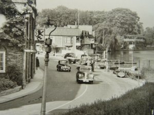 Oxfordshire HENLEY ON THAMES River Side & RED LION HOTEL c1950s RP Postcard