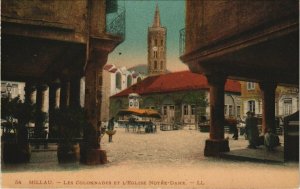 CPA MILLAU - Les colannades et l'Église notre - dame (148016)