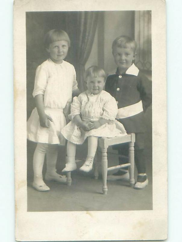 rppc Pre-1920's KIDS POSING FOR THE PICTURE AC7942