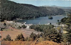 BR27892 Le lac chambon vue d ensemble france