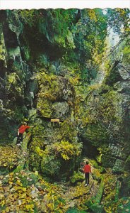 Canada Preacher's Pulpit and Fern Cavern Blue Mountain Caves Collingwood...