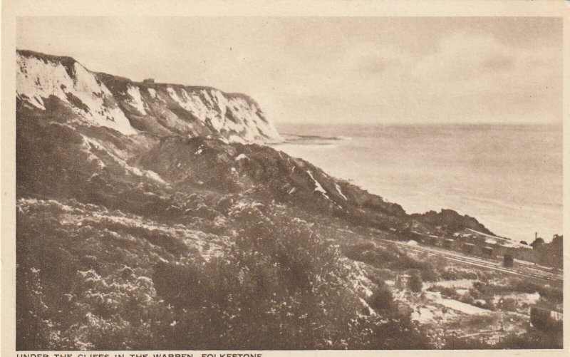 FOLKSTONE, UNDER THE CLIFFS IN THE WARREN, Kent - Vintage POSTCARD