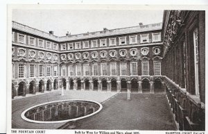 Middlesex Postcard - The Fountain Court - Hampton Court Palace    ZZ3561