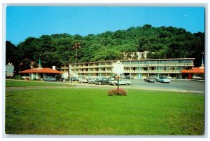 1964 Howard Johnson's Motor Lodge and Restaurant Wheeling WV Postcard