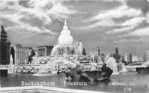 Buckingham Fountain Chicago Illinois #C-14 RPPC Photo Postcard 20-2706