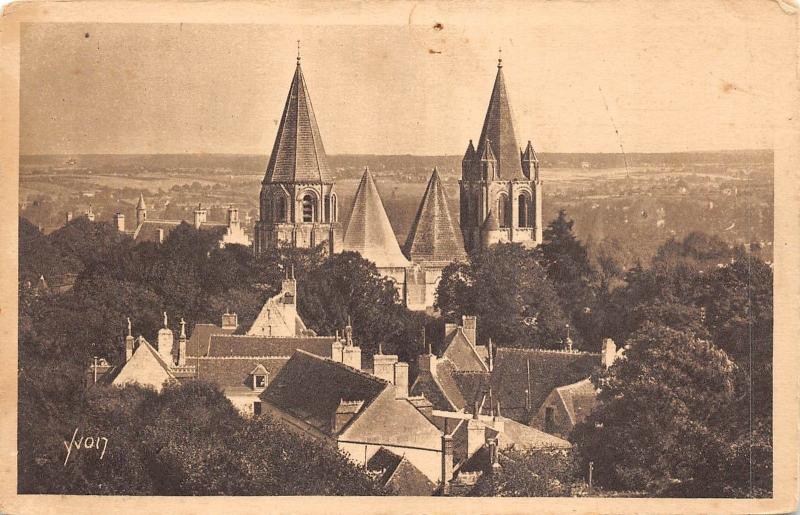 BF4770 loches la collegiale saint ours france