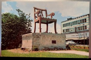 Vintage Postcard 1950's World's Largest Armchair, Thomasville, North Carolina NC