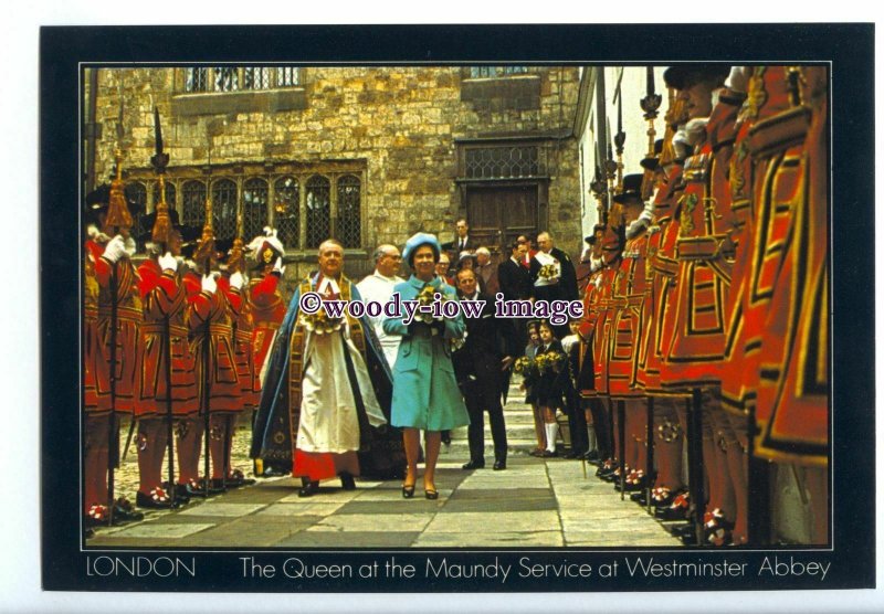 er0423 - Queen & Beefeaters at a Maundy Service, Westminster Abbey - postcard