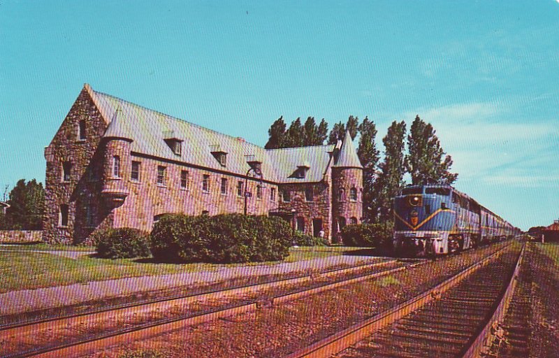 P1292 vintage postcard the laurentian delaware & hudson train @ lacolle quebec