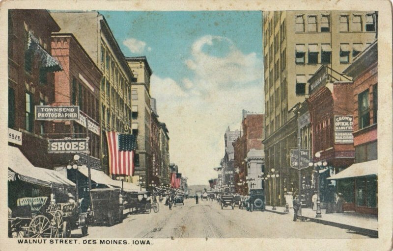 DES MOINES , Iowa , 1910s ; Walnut Street 