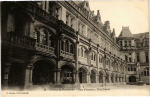 CPA Compiegne- Chateau, Cour d'honneur, une Galerie FRANCE (1009257)