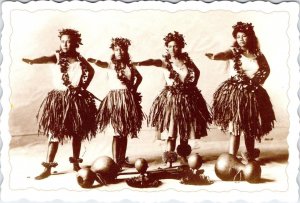Repro HI Hawaii  EARLY IMAGE Of HULA DANCERS/PERFORMERS  4X6 B&W Postcard