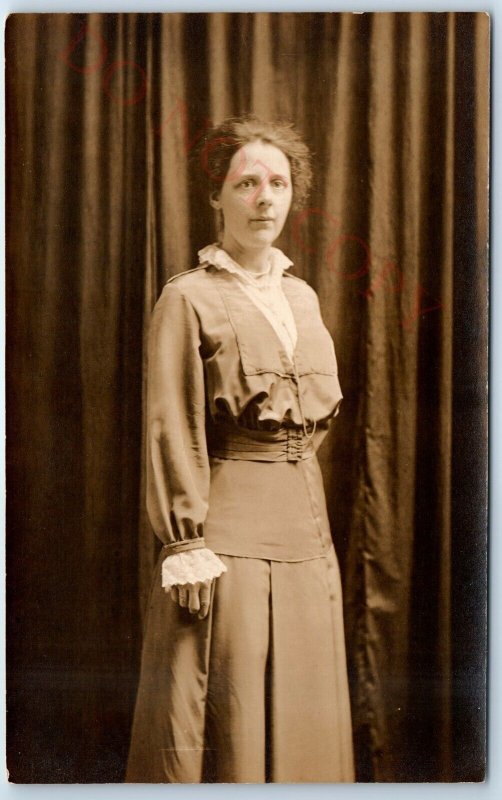 ID'd c1910s Seymour, CT Woman Messy Hair RPPC Real Photo Postcard S. Holmes A121
