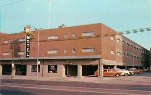 Dayton Ohio Key Motel roadside 1960s Yorkolor Mezzaros autos Postcard 21-11395