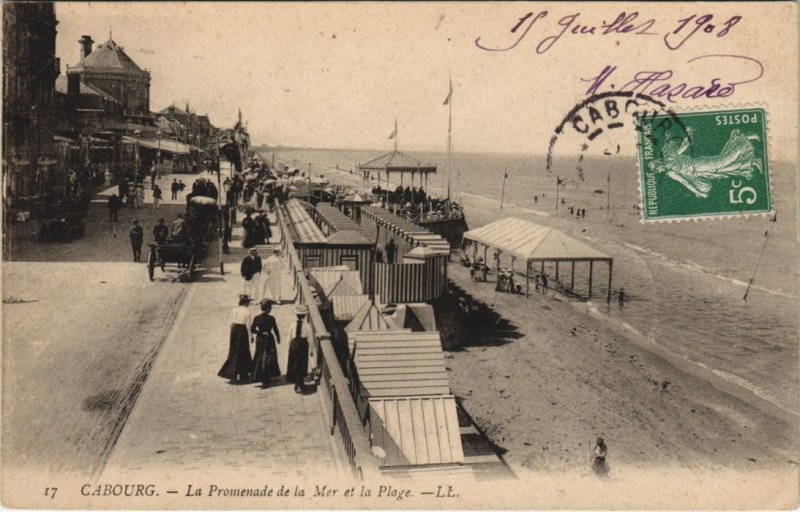 CPA Cabourg La Promenade de la Mer et la Plage (1233751)