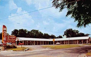 Pen Leah Motel US 301 Claxton Georgia postcard