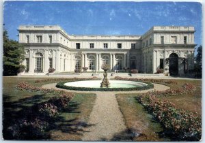 Beautiful fountain and noble front court, Rosecliff - Newport, Rhode Island