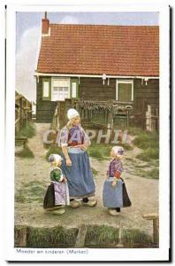 Old Postcard Netherlands Moeder en kinderen Marken Folklore Costume