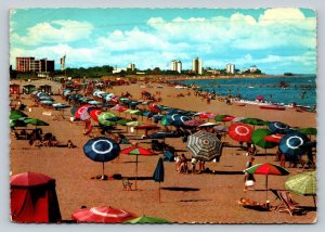 c1962 View of People on the Beach LIGNANO Italy 4x6 Vintage Postcard 0107