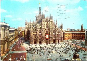 VINTAGE CONTINENTAL SIZE POSTCARD 1960's AERIAL VIEW OF THE MILAN CATHEDRAL