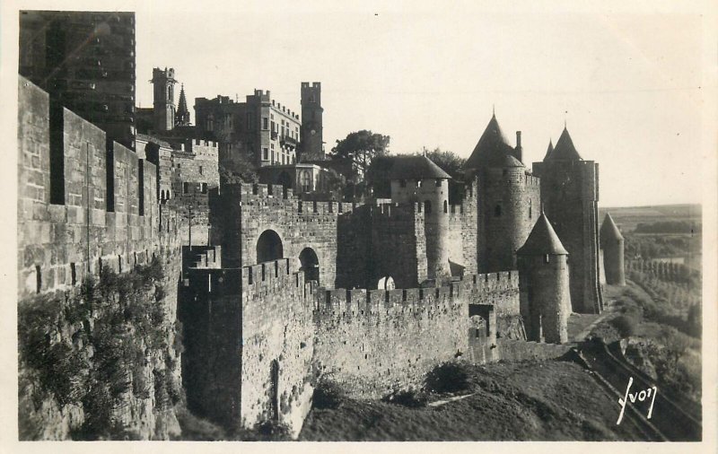 Postcard France Carcassone Aude la cite montee de la porte d Aude