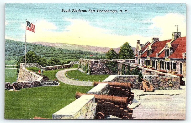 1930s FORT TICONDEROGA NEW YORK NY SOUTH PLATFORM CANNONS US FLAG POSTCARD P2604