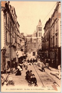 Saint-Denis La Rue De La Republique France Roadway Buildings Postcard