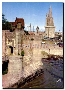 Modern Postcard La Rochelle Ch Maritime Porte des Moulins and the Tower of th...