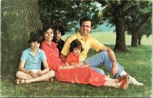 Postcard Politician US PA - Senator John Heinz and Family