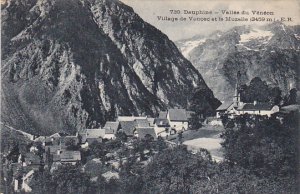 France Dauphine Vallee du Veneon Village de Venosc et la Muzelle